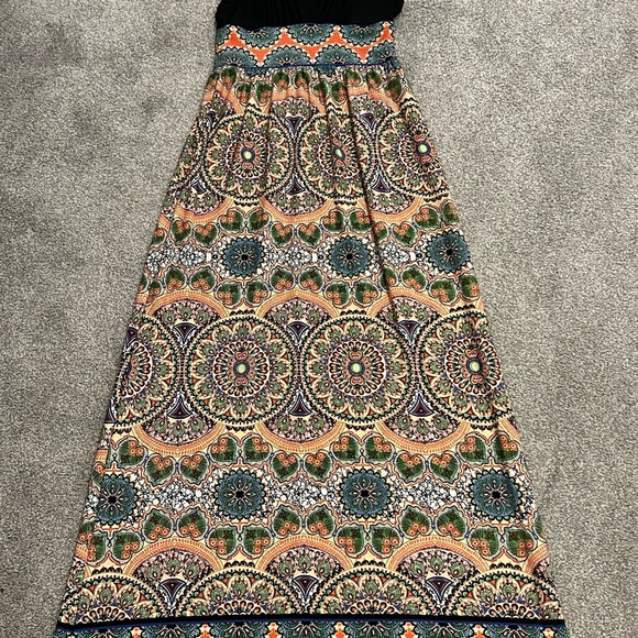 Beautiful Maxi - Picture 2 of 7